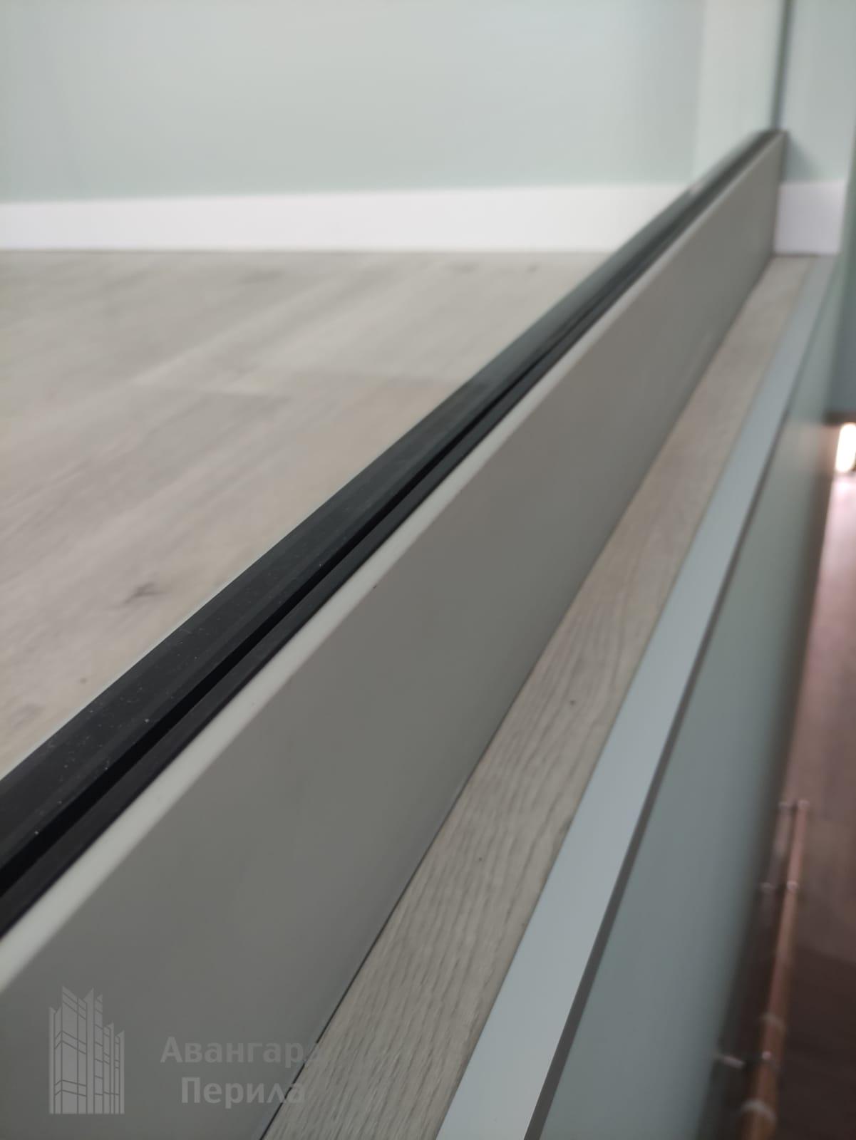 Цельностеклянные ограждения на коннекторах Цельностеклянные ограждения на профиле из алюминия