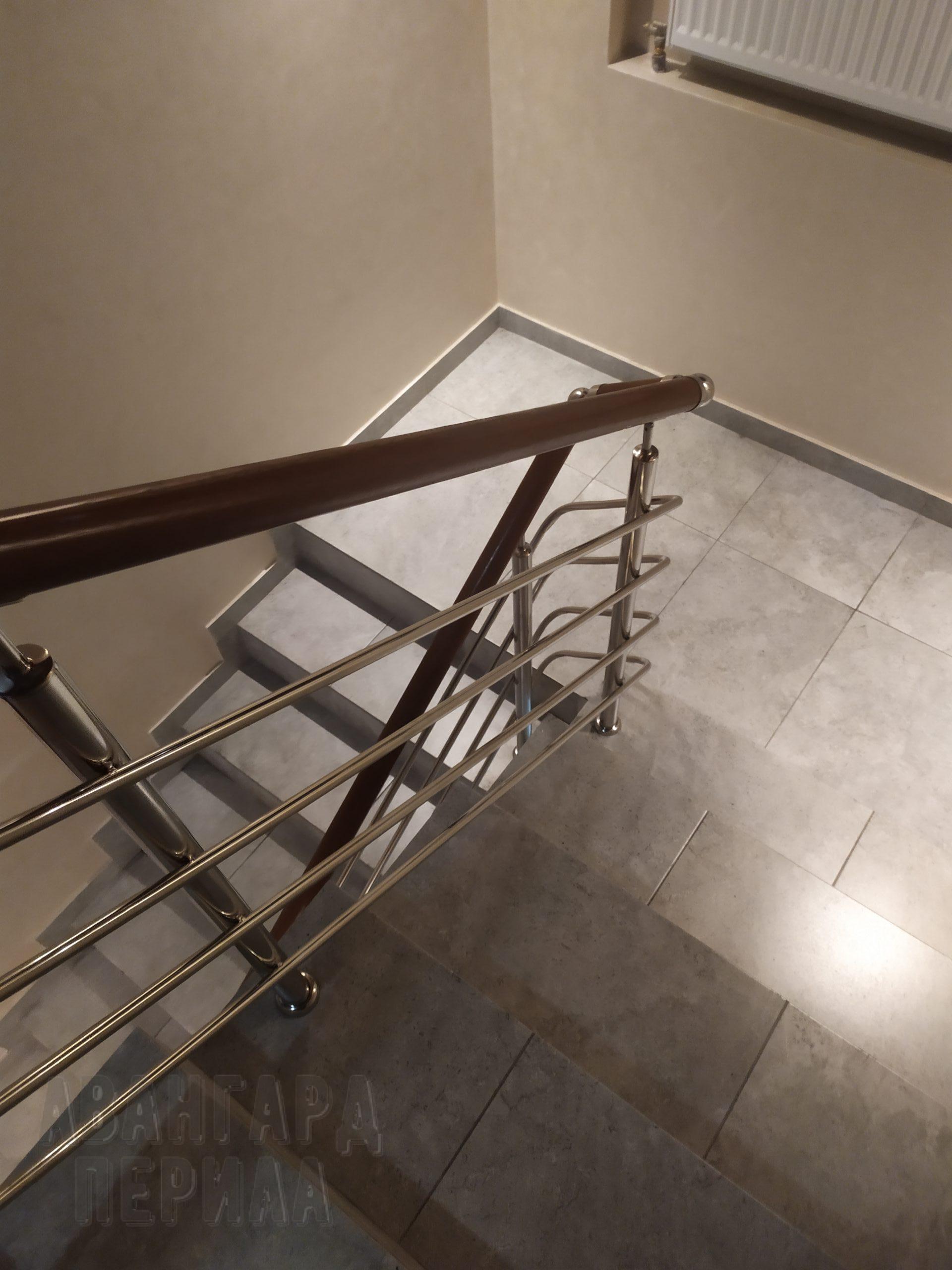 Перила с деревянным поручнем Перила с дубовым поручнем