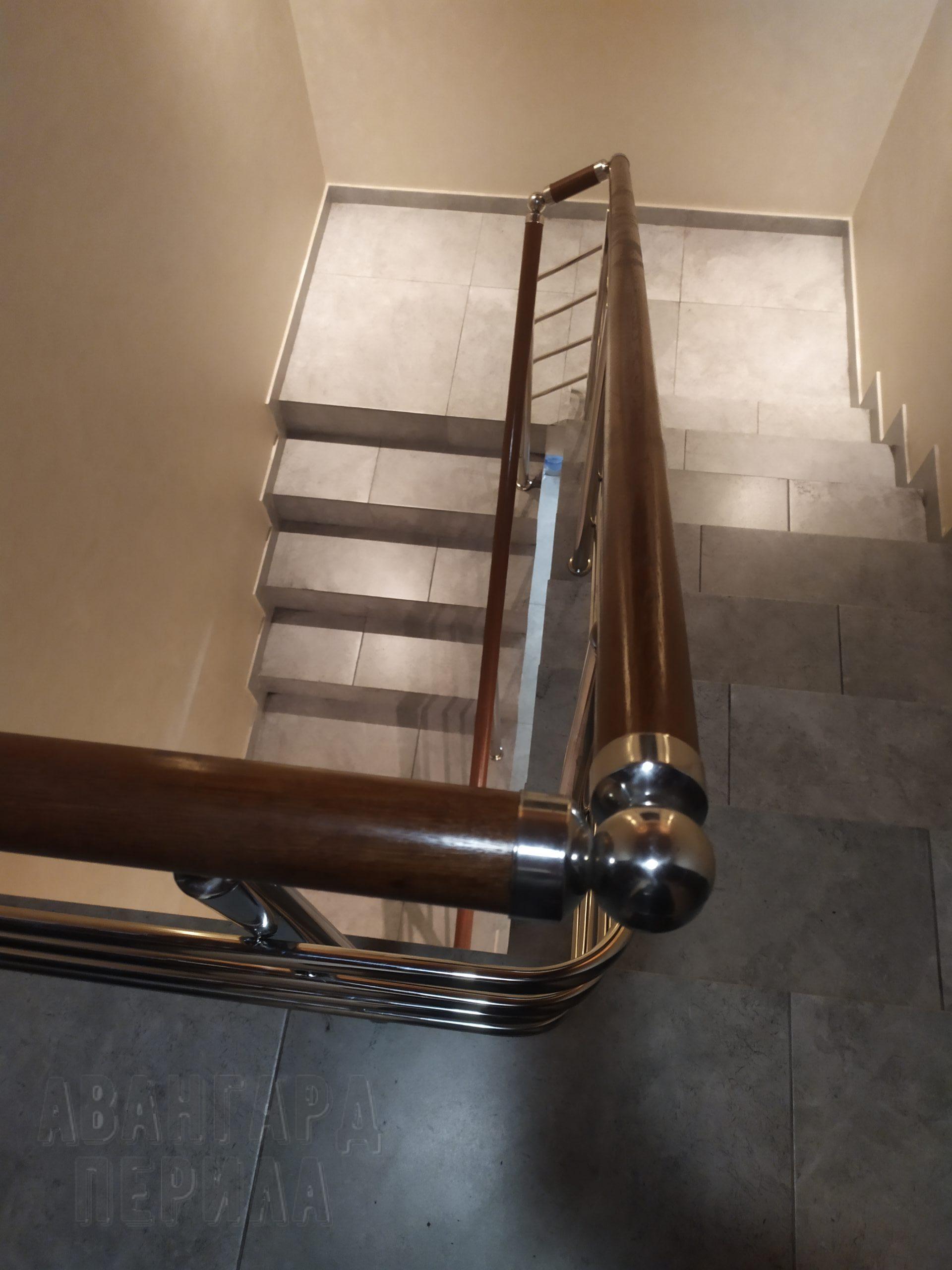 Перила с деревянным поручнем Перила с дубовым поручнем