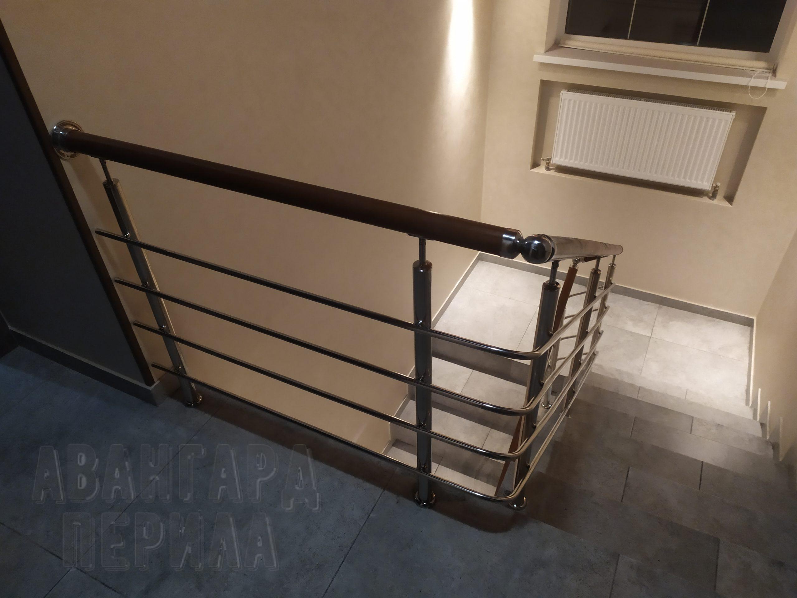 Перила с деревянным поручнем Перила с дубовым поручнем