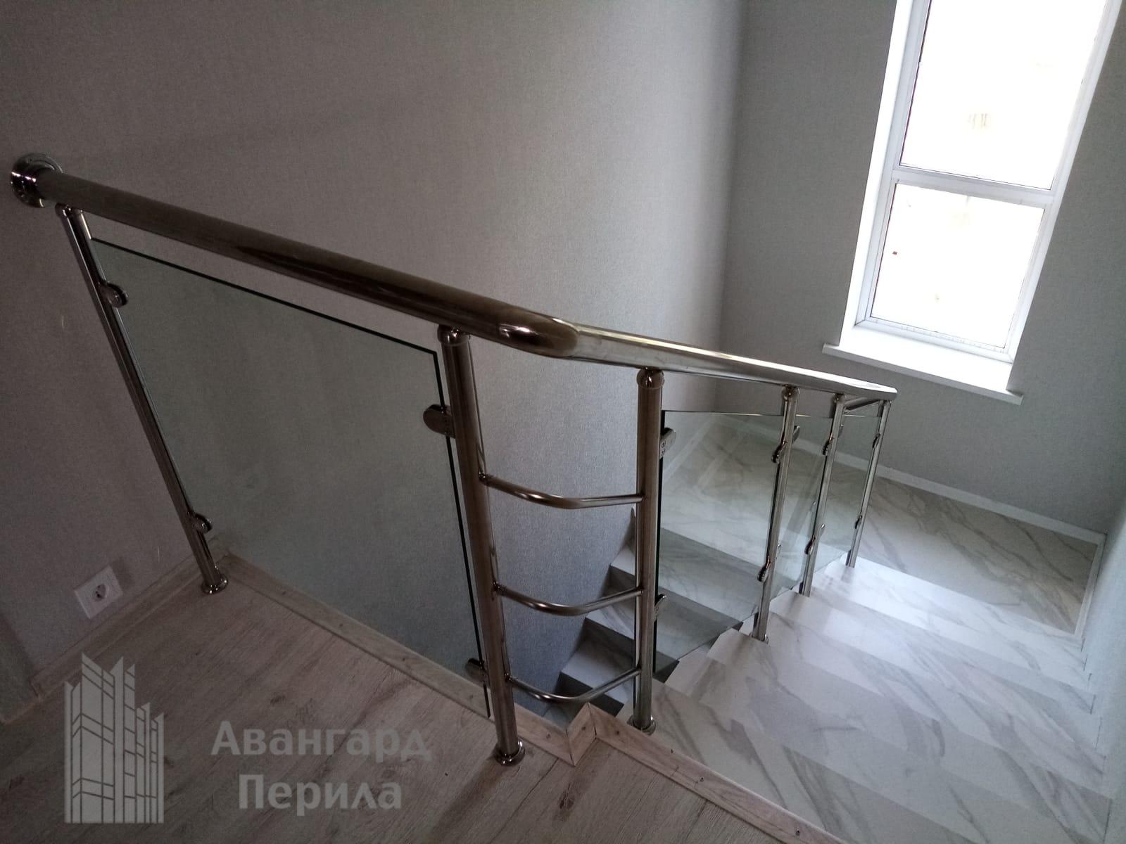 Перила со стеклом на стойках перила со стеклом на стойках