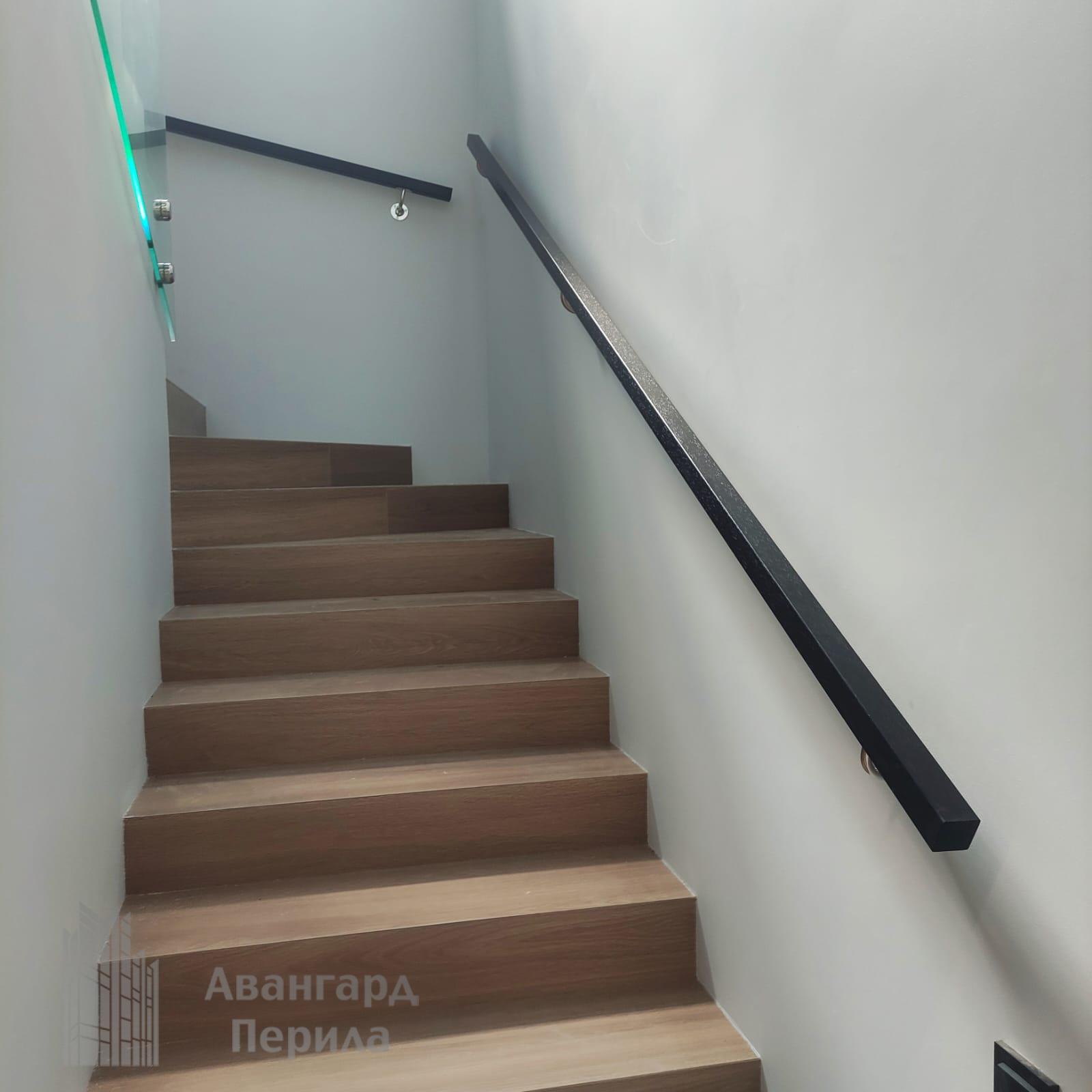 Деревянные пристенные поручни Деревянные пристенные поручни